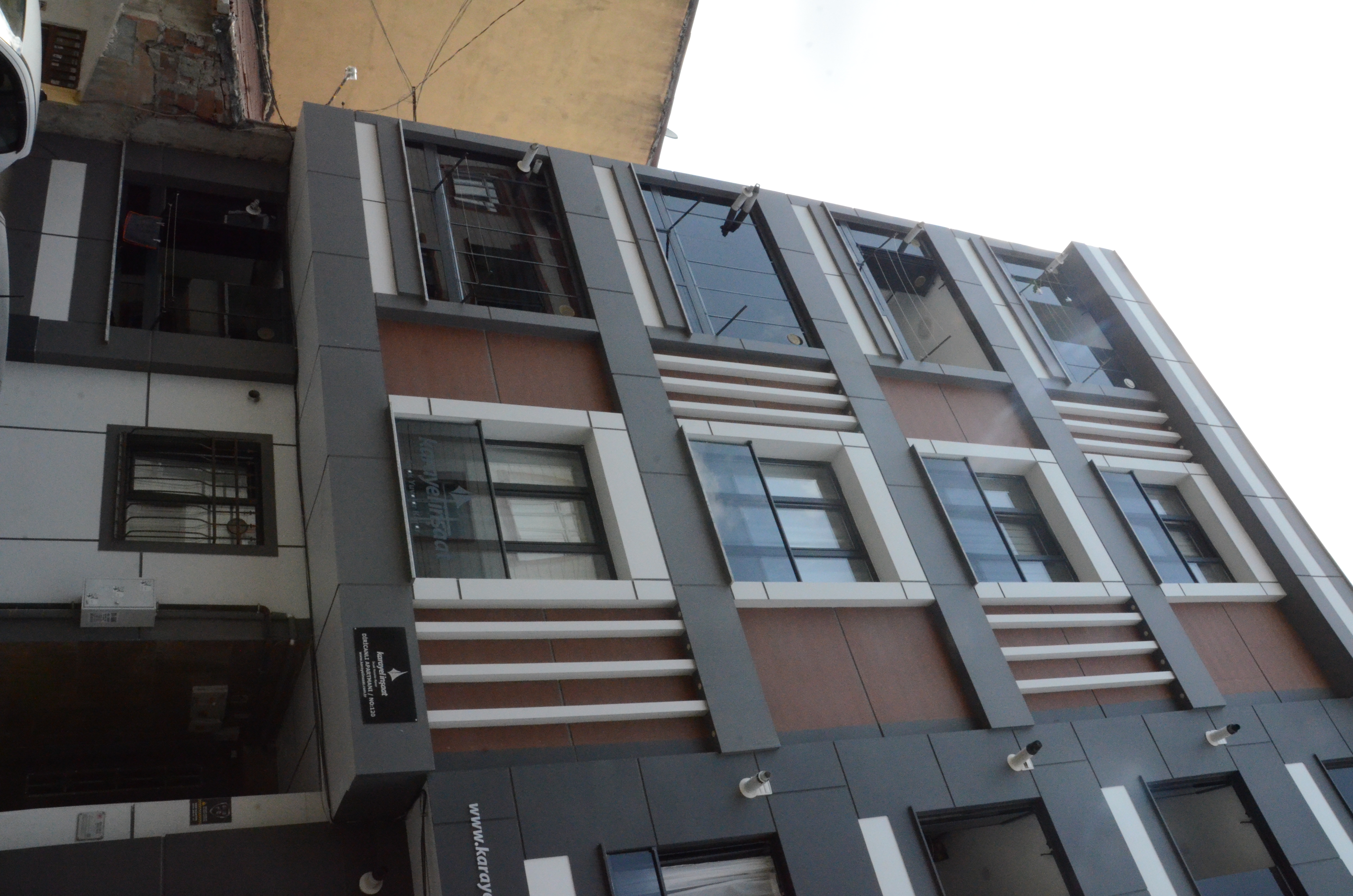 Diricanlı Apartmanı