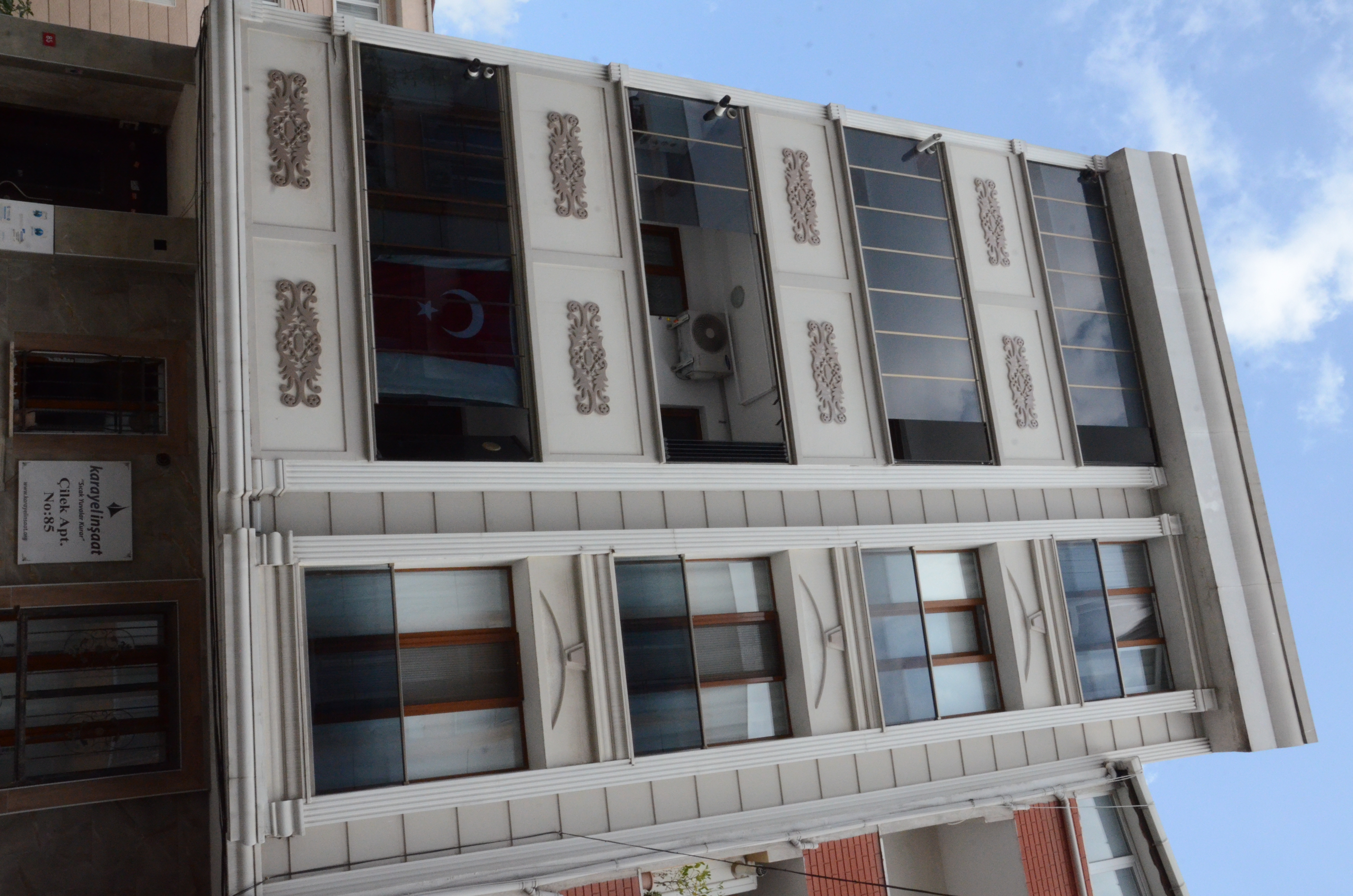 Çilek Apartmanı